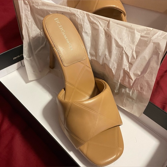 Neutral Tan High Heel Mules BCBG 8.5 - Picture 3 of 4